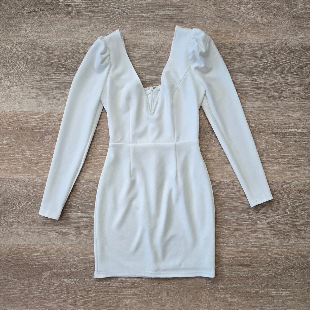 Lulus Treasure Forever White Long Sleeve Bodycon Mini Dress with V Neck Size XS
